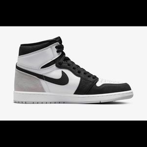 Jordan 1 Retro High OG
Bleached Coral size 10